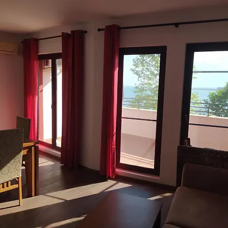 Visit Sunny Marina 라브다