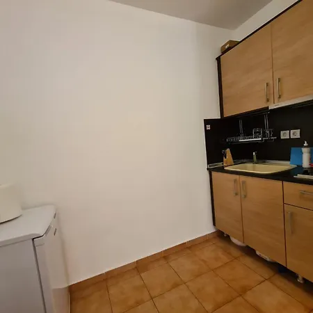 Visit Sunny Marina 라브다